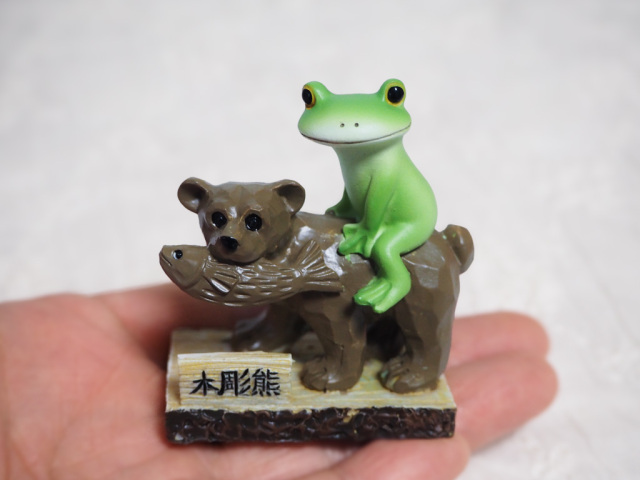 木彫りのカエル タモ材 蛙（かえる）彫り物 [トミヤ郷土民芸]