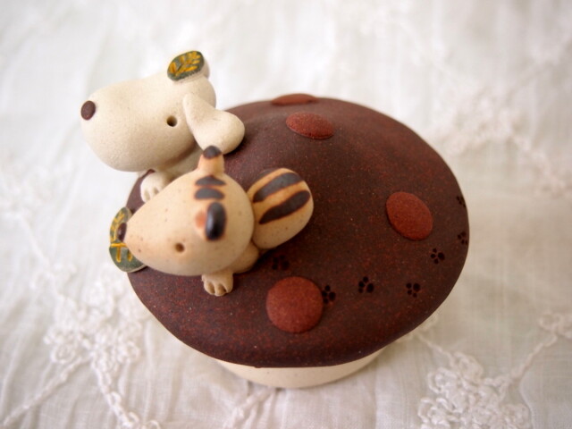 キノコにわんことリス