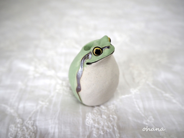 アマガエルの一輪挿し