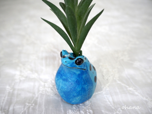 ヤドクガエルの一輪挿し