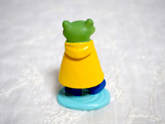 レインポンチョのカエル