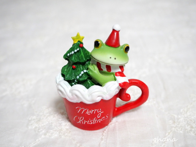 クリスマスカップケーキとカエル