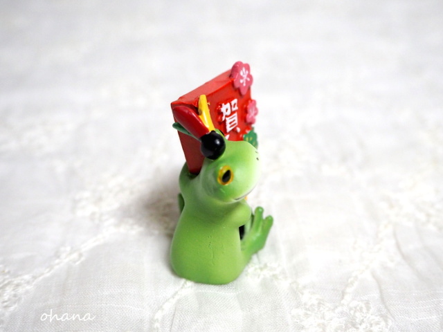 賀正羽子板とカエル