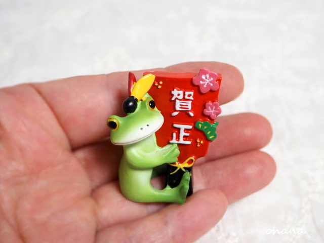 賀正羽子板とカエル