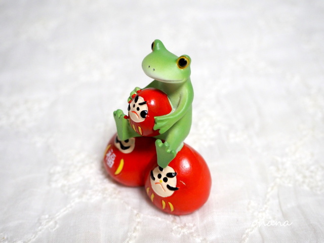 達磨トリオとカエル