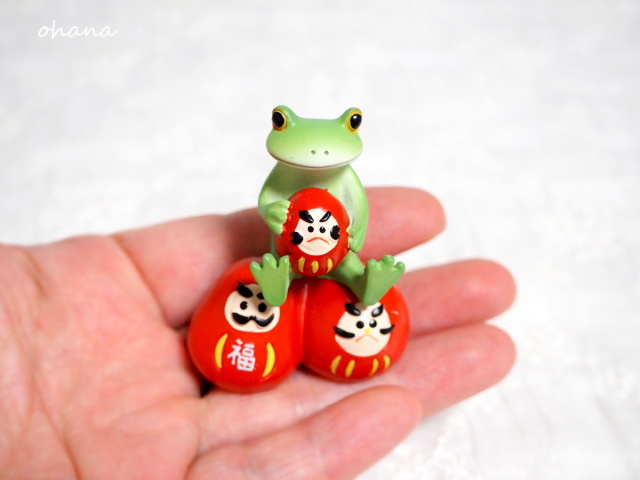 達磨トリオとカエル