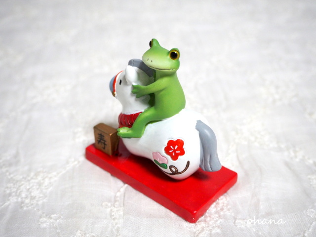 干支午にのるカエル