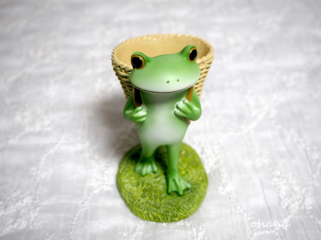 背負いカゴの小物入れ