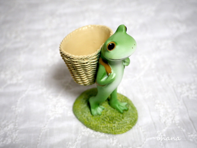 背負いカゴの小物入れ