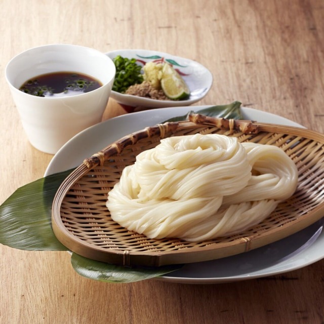 華