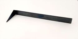 仕上げ用カンナ　No.26　三角　黒帯鉄製　長さ160ｍｍ　陶芸用　高台をつけたり、側面の肉厚の調整に　