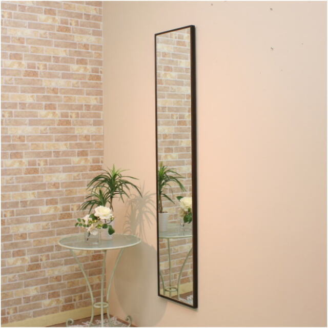 ナチュラルウッド仕上げのシンプルな木製フレームウォールミラー