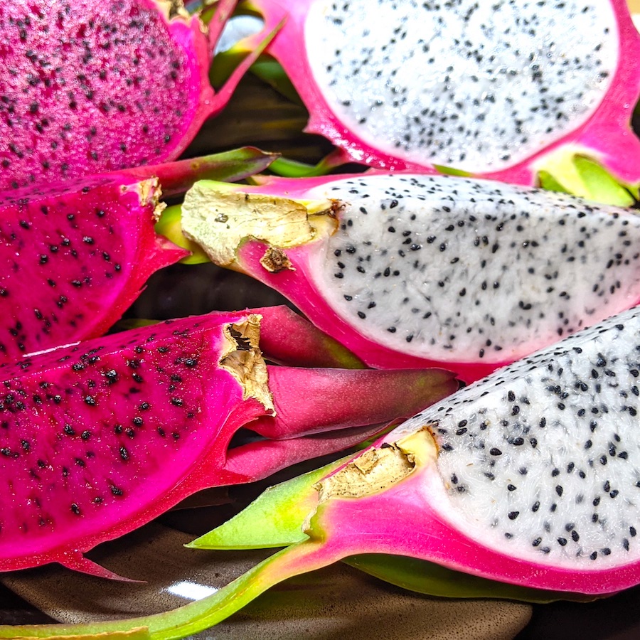 ドラゴンフルーツ 赤 白3個づつ 6個セット 約２kg