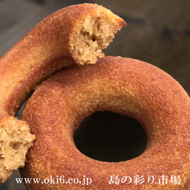 具志堅商店ベークドドーナッツ(黒糖)