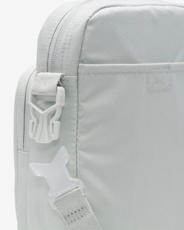 DN2557-034 / ナイキ / NIKE / ナイキ エレメンタル プレミアム