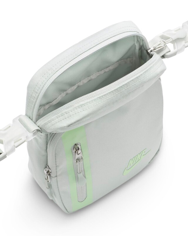 DN2557-034 / ナイキ / NIKE / ナイキ エレメンタル プレミアム