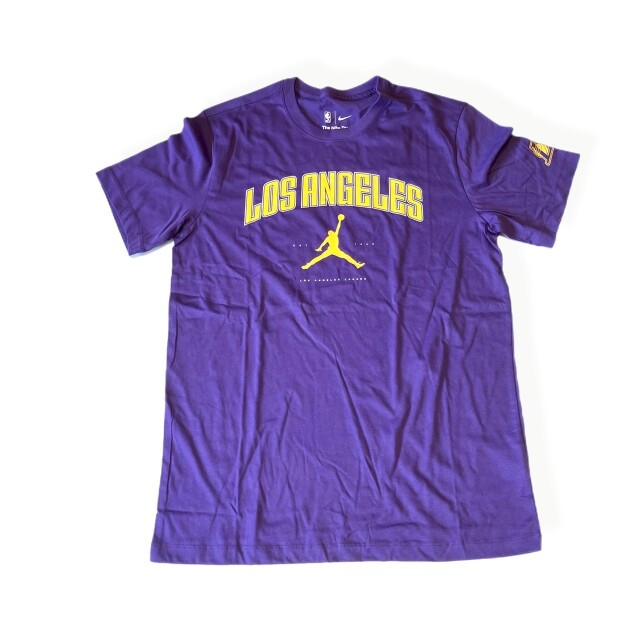 HQ1237-504 / JORDAN / ジョーダン /ロサンゼルス レイカーズ エッセンシャル メンズ ジョーダン NBA Tシャツ/ バスケットボール / USサイズ