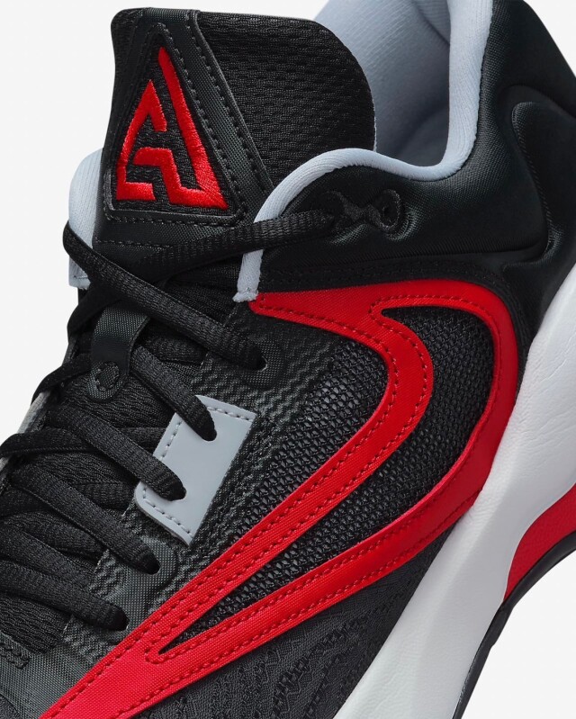 22.5cm～25cm】【ポイント2倍！】DZ7534-004 / NIKE GIANNIS