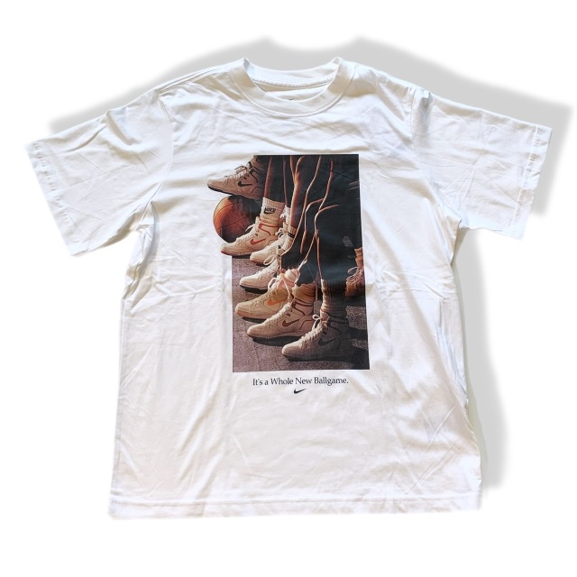 IF4946-100/ NIKE / 	 ナイキ レディース Dri-FIT OC BB PHOTO 半袖 Tシャツ/ バスケットボール / JPサイズ