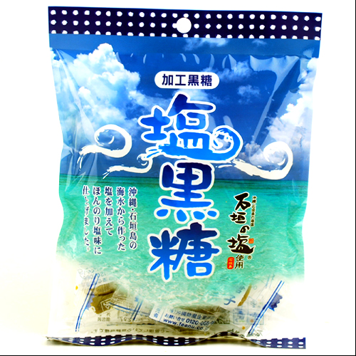 沖縄旅行/修学旅行/沖縄お土産/ 沖縄宝島 石垣の塩で仕上げた 塩黒糖 90g入り袋 4582112261297