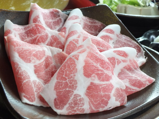 パイナップルあぐー肩ローススライス　お肉のみ　８００ｇ