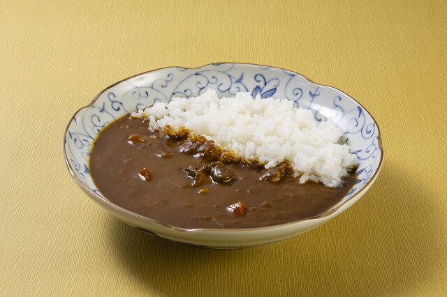 大田忠道のビーフカレー盛り付け