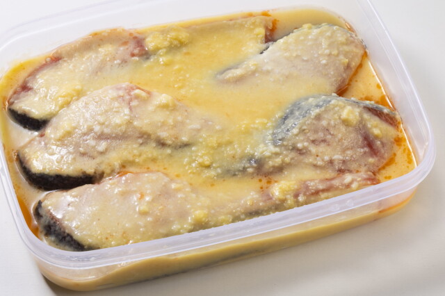 鮭の味噌漬けＬ　中身