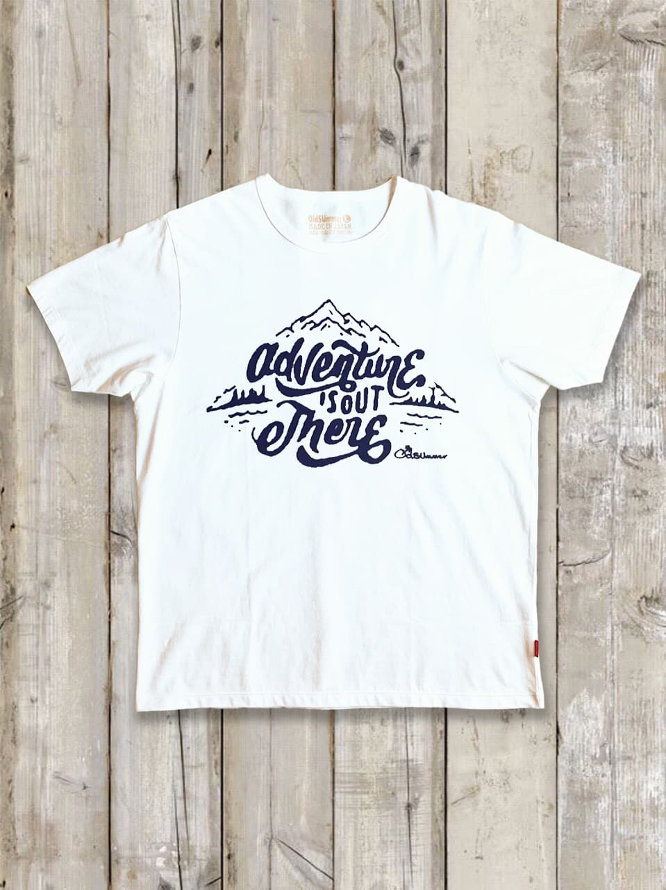 クルーネックTシャツ（adventure is out there）