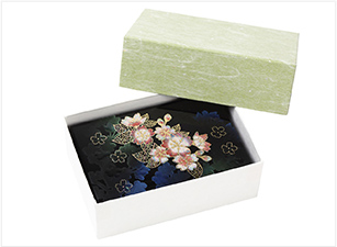卓上型　名刺入れ　輝桜 Maki-e Card Case (desktop type)