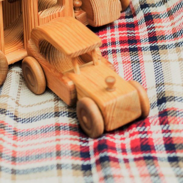 デブレスカ 北欧のリムジン　木製ミニカー DEBRESK おもちゃ 木製 乗り物 ミニカー デブレスカ 北欧の