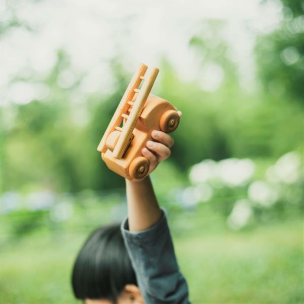 北欧の消防車(小)|DC23｜オーガニックライフ&スタイル おもちゃ箱 公式