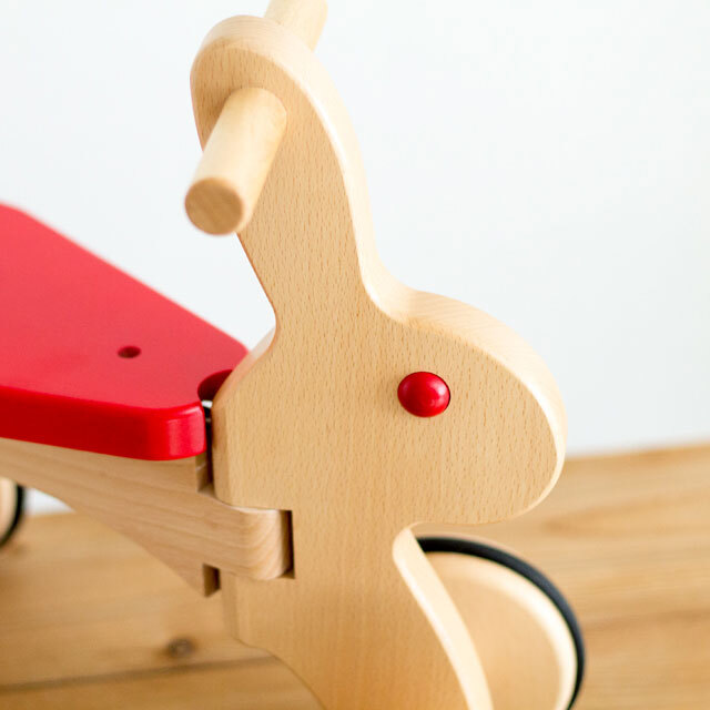 うさぎの乗り物木のおもちゃ