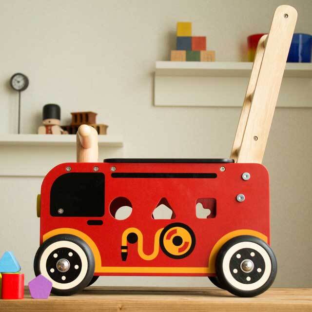 ウォーカー&ライド消防車 IM-87480 I'm Toy(アイムトイ)【つかまり立ちおもちゃ】【乗用玩具】【積み木遊び】【1歳】 つかまり立ちおもちゃ