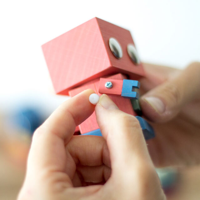 コトコト動くブリ木ロボ