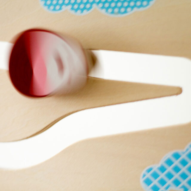 コマが回転して下っている様子