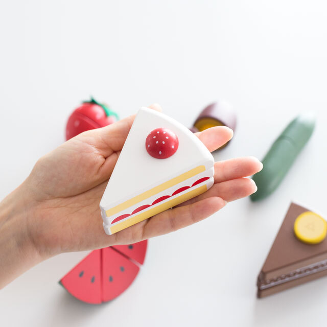 食材いっぱい!ままごと単品7種【エドインター】【GENIジェニ】【木製ままごと】【レターパックプラス可】 ショートケーキのサイズ感