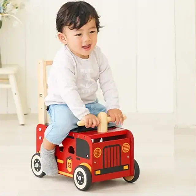 ウォーカーアンドライド消防車 つかまり立ちおもちゃ｜木の