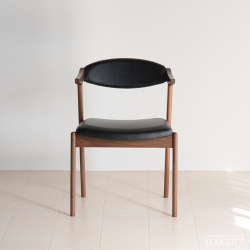 Flut(フラット) 無垢 ダイニングチェア(肘付)　ウォールナット 【送料無料】