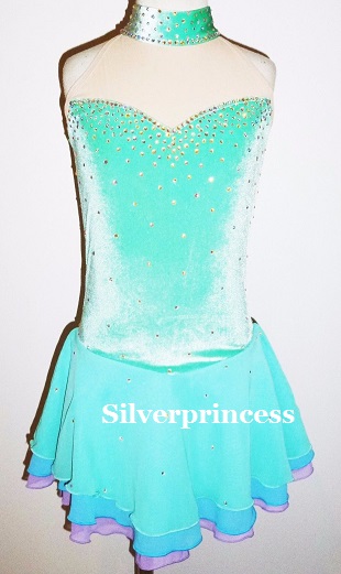 送料無料★スワロ2００個以上がキラキラ♪★フィギュアスケートコスチューム★各サイズ