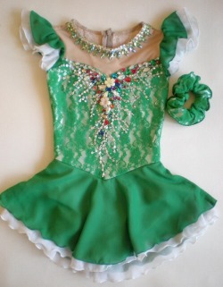 送料無料★TNG82★フルオーダー大会用フィギュアスケートコスチューム★