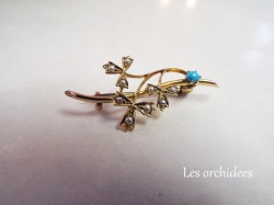 antique 9ct shamrock brooch