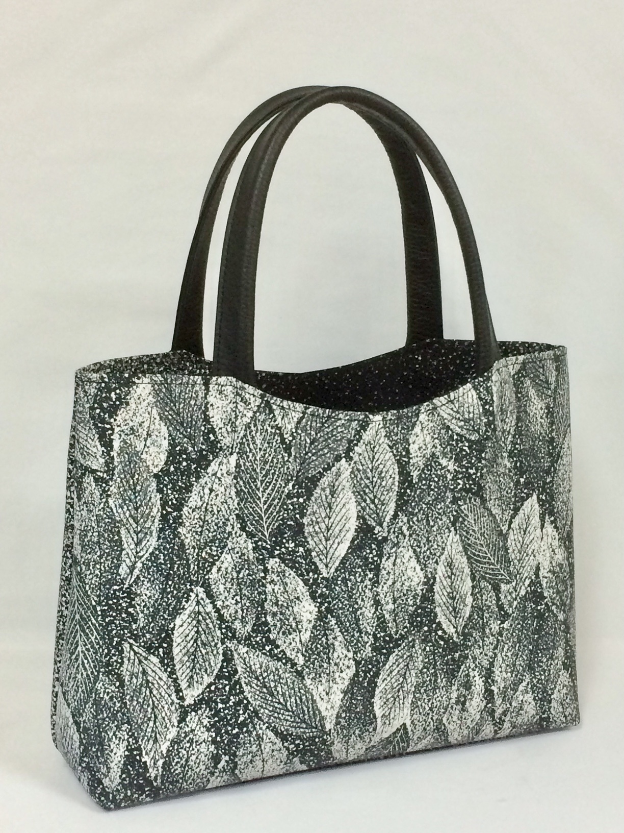 1050B 丸手三ッ口中ファスナー付き手提げ　革付属使用