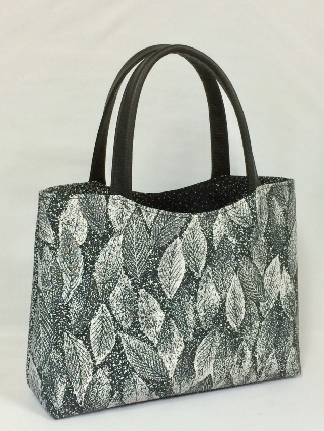 1050B 丸手三ッ口中ファスナー付き手提げ　革付属使用