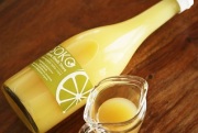 【 瀬戸田エコレモン果汁 (100％ストレート720ml　無添加)　2本入 】旬のレモンを搾り、ツンとこない優しい酸味が特徴。レモン約15個分の果汁たっぷり！
