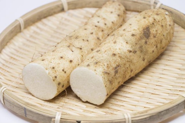 長芋　1パック=250ｇ(青森産など)