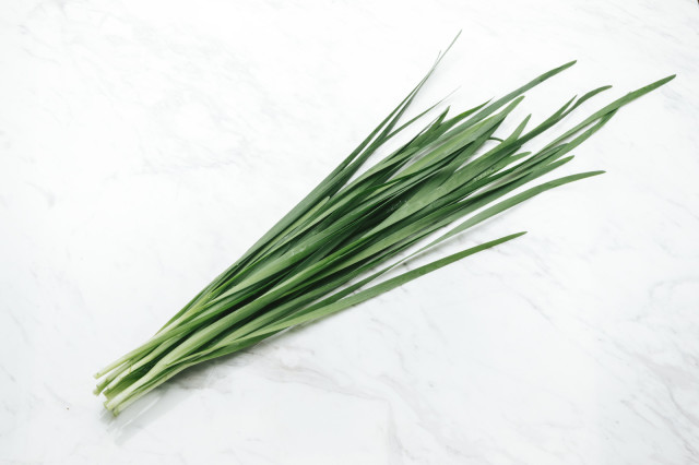 ニラ 1パック=100ｇ　(栃木・高知産など)