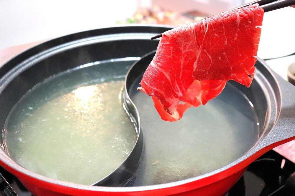 牛肩ロースしゃぶしゃぶ用薄切り オーストラリア産 1パック：300g入り真空パック〈冷凍〉