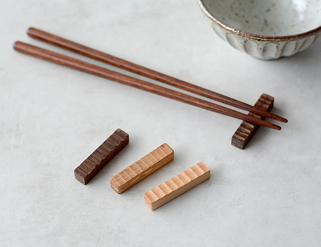 手彫りの箸置き *