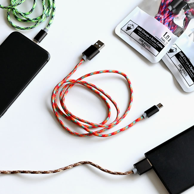 USB チャージ＆シンクケーブル *