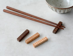 手彫りの箸置き *